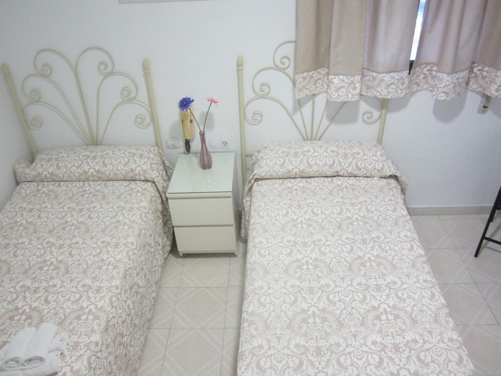 Hostal Avenida Conil De La Frontera Kamer foto