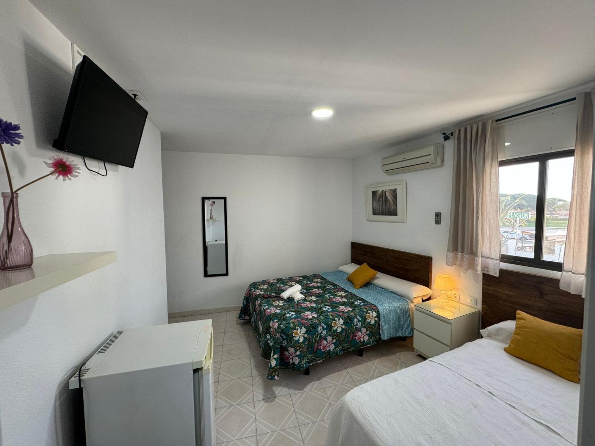 Hostal Avenida Conil De La Frontera Buitenkant foto