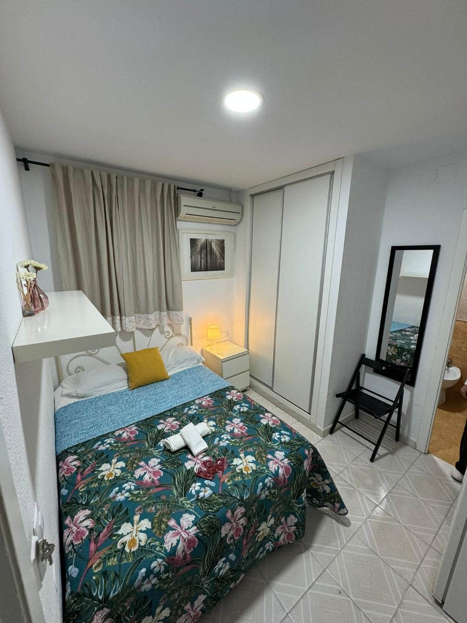 Hostal Avenida Conil De La Frontera Buitenkant foto
