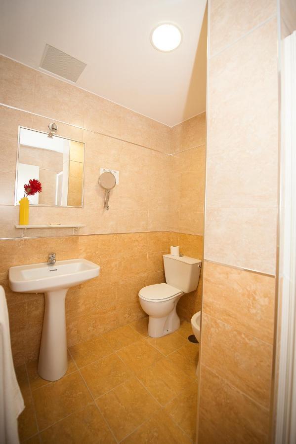 Hostal Avenida Conil De La Frontera Kamer foto