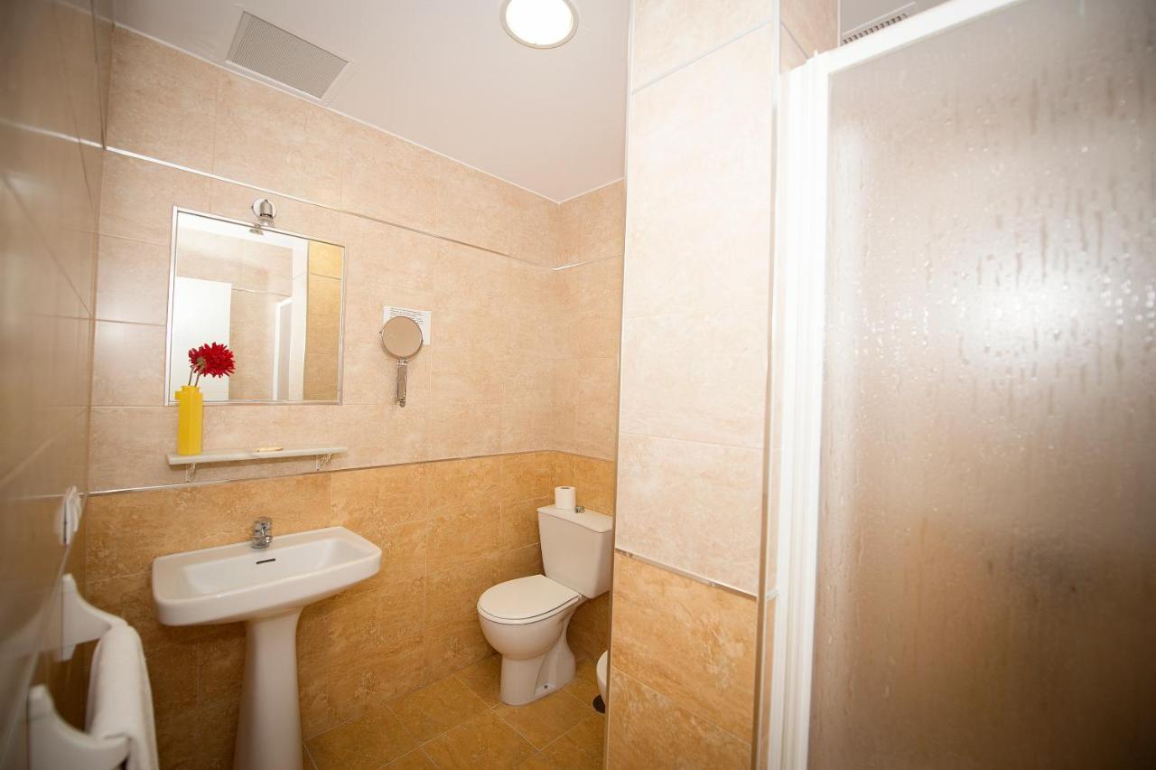 Hostal Avenida Conil De La Frontera Kamer foto